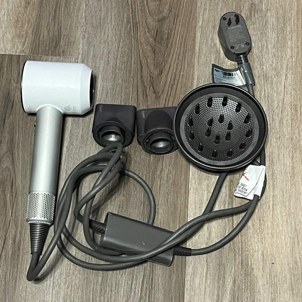 Dyson Supersonic Hair Dryer - White/Silver with Diffuser and 2 Nozzles